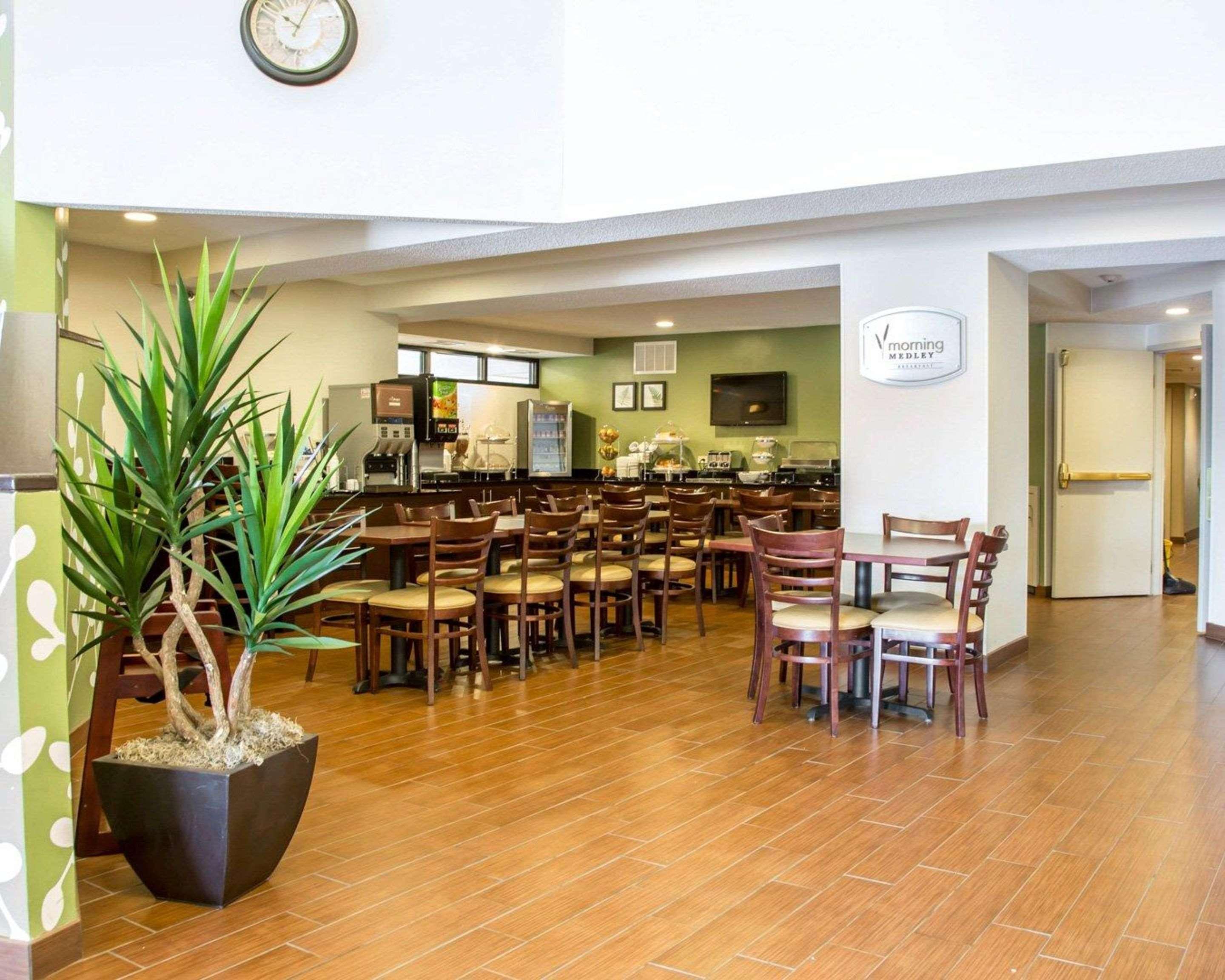 Sleep Inn Midway Airport Bedford Park Bagian luar foto